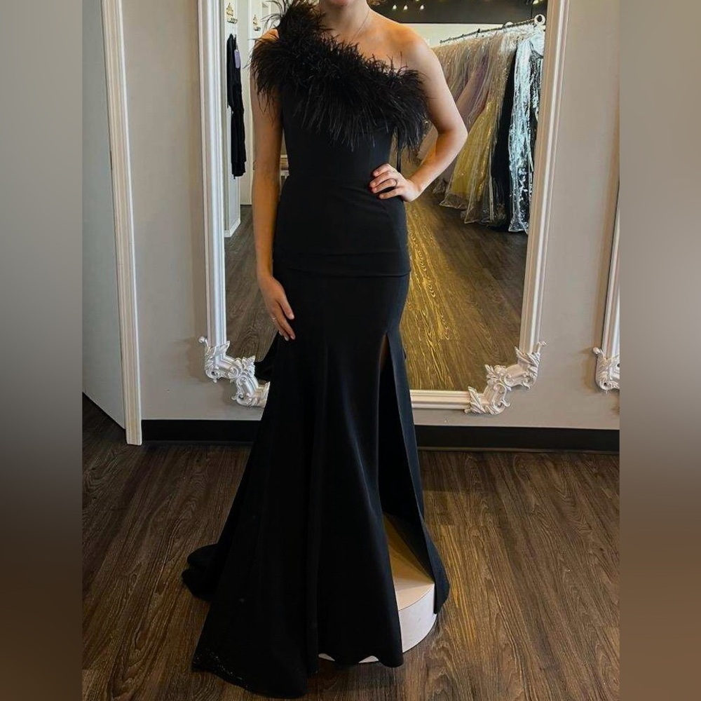 Black One-Shoulder Form-Fitting Gown | Ostrich Feather Detail | Formal Dress